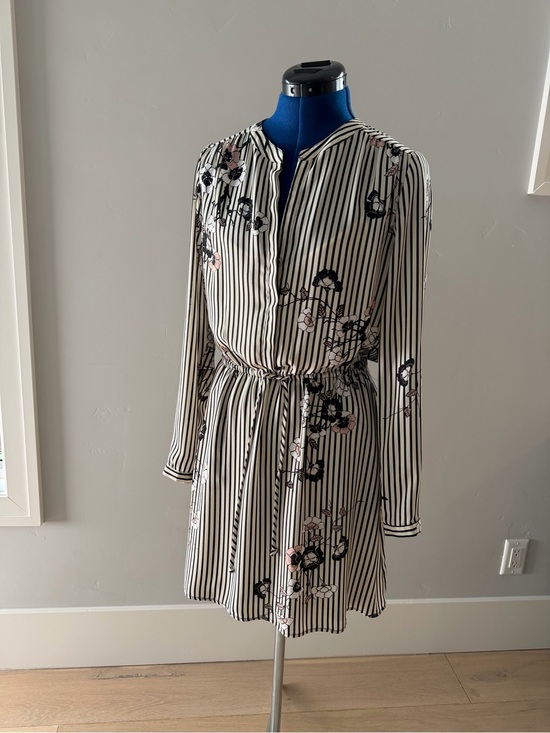 Daniel Rainn Dresses & Skirts - Daniel Rainn No-Iron Tie-Waist Dress Size S